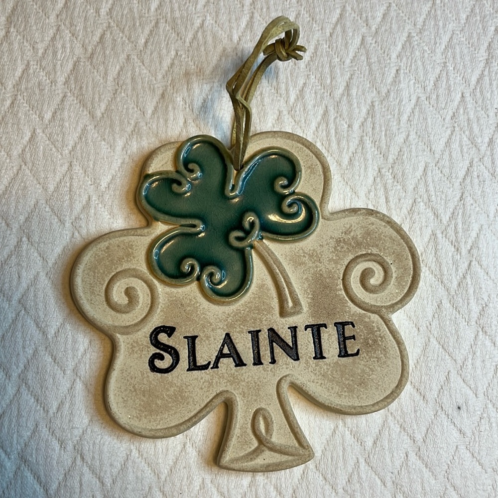 Slainte Irish ceramic sign, wall decor, “health/cheers”, hanging décor, clover